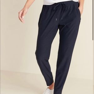 OLD NAVY active—Mid-Rise Breathe ON Jogger